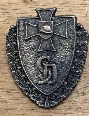 Auktion 370<br>Erinnerungsmedaille der Panzergrenadier-Division Großdeutschland, Metall versilbert, H-4 cm [1]