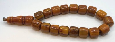 Auktion 370<br>Komboloi (griechische Sorgenperlen) oder türkische Gebetskette? wohl Bakelit, L-ca. 17 cm [1]