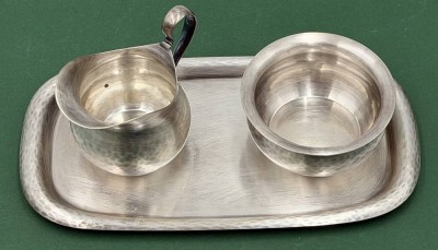 Auktion 370<br>Tablett mit Milch+Zucker 