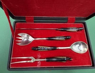 Auktion 370<br>4  tg. russisches Vorlegebesteck in Kasten, Handarbeit [1]