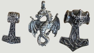 Auktion 370<br>3x gr. Anhänger, Kelten/Wikinger-Schmuck, Drache, 2xThor Hammer, alles versilbert, H-max. 6 cm [1]