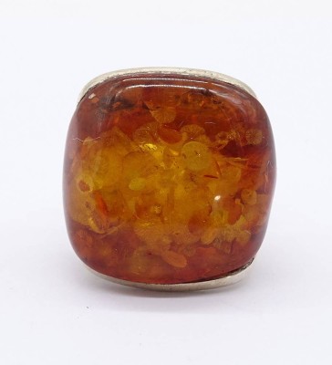 Auktion 370<br>schwerer Silberring gefasst mit einem Bernstein in 925/000 Silber, Gewicht: 17,8 g. RG: 52 [1]