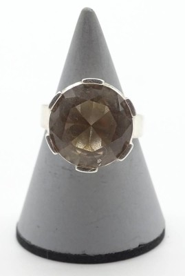 Auktion 370<br>Silberring 925/000 , gefasst mit einem Rauch Quarz Stein?, Gewicht, 8,5 g. RG. 56 [1]