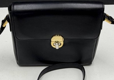 Auktion 370<br>kl. schwarze Leder-Handtasche, neu und ungetragen aus Geschäftsauflösung, wie auch die folgenden ca.  15 Stück; 18x16 cm [1]