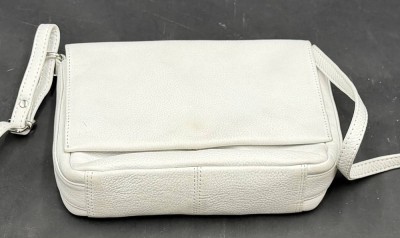 Auktion 370<br>weisse kleine Handtasche, neu und ungetragen, 16x21 cm [1]