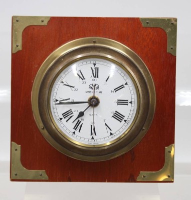 Auktion 370<br>maritime Schiffsuhr, Anker im Messinggehäuse mit Holzrahmen, Batteriewerk läuft, ca. 18,5 x 18,5cm, Uhr D-13,5cm [1]