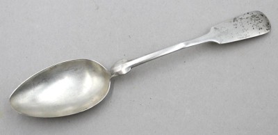 Auktion 370<br>antiker 800er Silber-Esslöffel, Spatenform, Altersspuren, ca. 52,4gr., L-22,5cm [1]