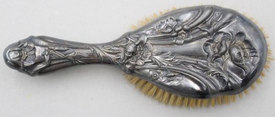 Auktion 370<br>Jugendstil-Kleiderbürste, BRITANIA ARTISTIC SILVER, ca. L-22cm [1]