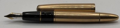 Auktion 370<br>Meisterstück Füllfederhalter Mont Blanc, Modell Nr. 744, vergoldet, mit orig. Goldfeder-585-, Gebrauchsspuren. Umlaufend in Schreibschrift betitelt [1]