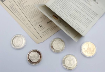 Auktion 370<br>5x Sammelmedaillen, je mit Zertifikat, Kupfer/Nickel, 1x vergoldet [1]