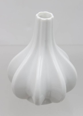 Auktion 370<br>kl. Vase, Tettau, Weißporzellan, ca. H-11,5cm [1]