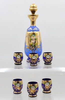 Auktion 370<br>Karaffe mit 5 Bechern, Italien, florale Emaillemalerei, ca. H-26cm u. H-5,2cm [1]