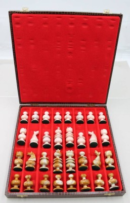 Auktion 370<br>Satz Onyx-Schachfiguren, kompl. , ca. H-8cm [1]