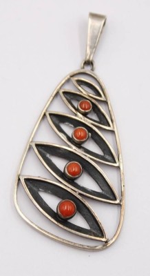 Auktion 370<br>835er Silberanhänger, 60/70er Jahre, mit Koralle, ca. 5,8gr., L-5,8cm [1]