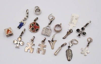 Auktion 370<br>Konvolut div. kl. Silber-Anhänger, ca. L-3cm, zus. ca.  30gr. [1]