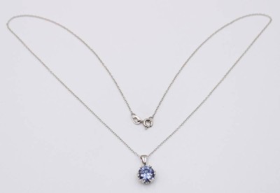 Auktion 370<br>925er Silber-Halskette mit Anhänger, wohl Tansanit, 1,7gr., ca. L-47cm, Anh. L-1,5cm [1]