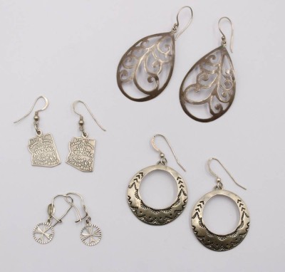 Auktion 370<br>4 Paar div. Ohrschmuck, Sterling, zus. ca. 15gr., L-6cm [1]