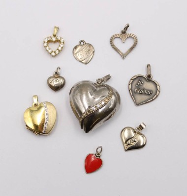 Auktion 370<br>Konvolut div. Silber-Anhänger, zus. ca. 16,5gr., Größter L-3,5cm [1]