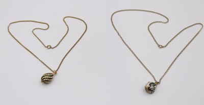 Auktion 370<br>2x Modeschmuckketten mit emaillierten Anhänger in Fabergé-Art, ca. L-52cm Anh. 2,5cm, 1x zum öffnen [1]