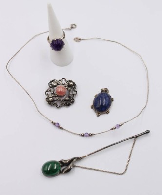 Auktion 370<br>Silber-Konvolut, Kette, Ring, Brosche, Anhänger und Nadel, je mit Steinbesatz, RG 53, 33gr. [1]