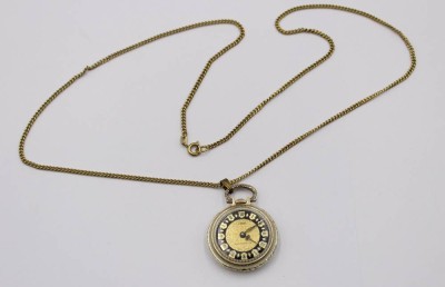 Auktion 370<br>Damen-Umhänge-Uhr, Sorna, Handaufzug, Werk läuft an, an Doublékette, ca. D-2,8cm [1]