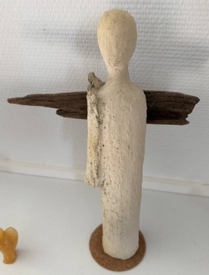 Auktion 370<br>Terrakotta Figur eines Engels, Flügel aus Holz, Handarbeit, H-34 cm [1]