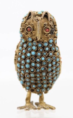 Auktion 370<br>nepalesische Eulen-Figur, Steinbesatz, einige fehlen, ca. H-6cm [1]