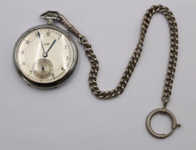Auktion 370<br>Taschenuhr an Kette, LIP, Werk läuft, Gebrauchsspuren, D-4,5cm [1]