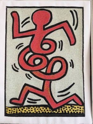 Auktion 370<br>Keith HARING (1958-1990)  nach , Motiv vom Plakat Montreux 1983, wohl Lithografie veredelt mit Glitzersteinchen?? ger/Glas RG 44x34 cm [1]