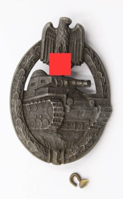 Auktion 370<br>Panzerkampfabzeichen, verso Hersteller, Nadelsystem defekt, aus der Zeit ? [1]