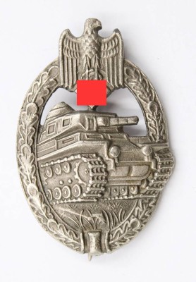 Auktion 370<br>Panzerkampfabzeichen in Silber, verso Hersteller, wohl Replik [1]