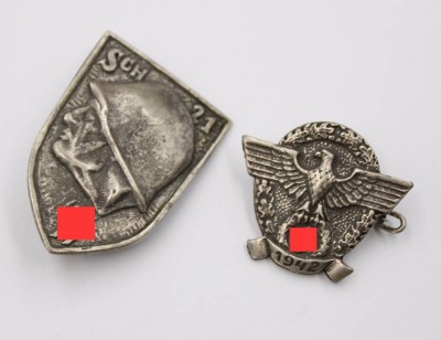 Auktion 370<br>Abzeichen - Sch 21 SS und Abzeichen zum Tag der deutschen Polizei 1942 [1]
