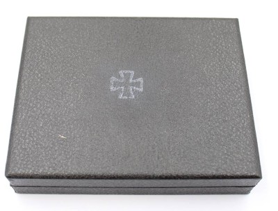 Auktion 370<br>Etui für Orden, innen Kokade und Band [1]