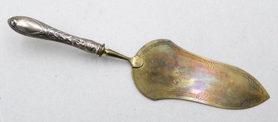 Auktion 370<br>Tortenheber, Jugendstil, 800er Silbergriff, ca. L-25,5cm [1]