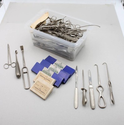Auktion 370<br>gr. Konvolut Arzt-Besteck, älter, zus ca. 4 Kg [1]
