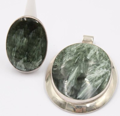 Auktion 370<br>Seraphinit-Set mit 925er Silberfassungen, gr. anhänger und Ring, zus. ca. 59,7gr., Anh. 8 x 5,5cm, RG 60 Ringkopf 4,5 x 3,2cm [1]