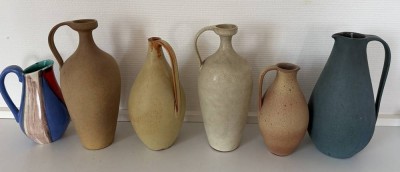 Auktion 370<br>Lot-ca. 26  diverse vintage Keramik-Vasen, ein Karton voll [1]