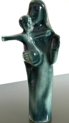 Auktion 370<br>Majolika-Maddona mit Kind, H-24 cm [1]