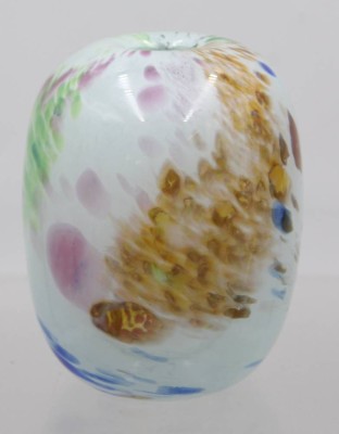Auktion 370<br>schöne Kunstglasvase, farbige Einschmelzungen, ca. H-13cm [1]