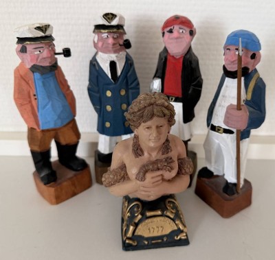 Auktion 370<br>6x div. maritime Dekoration, 5x Figuren, 1 Wanduhr [1]