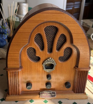 Auktion 370<br>Nostalgie Radio, H-30 cm, B-30 cm, funktioniert [1]