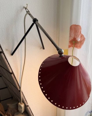 Auktion 370<br>kl. vintage Wandlampe, Metallschirm rot, H-40 cm [1]