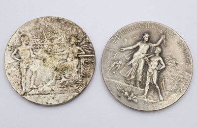 Auktion 370<br>2x Medaillen um 1900, Frankreich, wohl Bronze versilbert, je D-4,5cm [1]