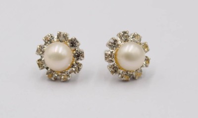 Auktion 370<br>Paar Ohrstecker, 18 K vergoldet mit Perlen und klaren Steinen, ca. D-1,2cm [1]