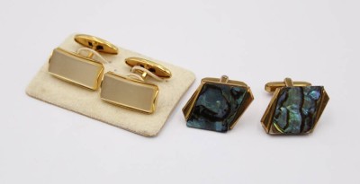 Auktion 370<br>2 Paar Modeschmuck-Manschettenknöpfe, Perlmuttauflagen [1]