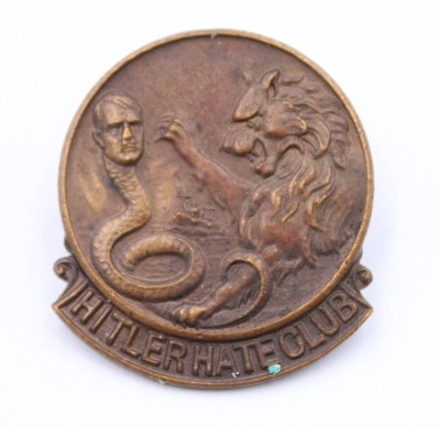 Auktion 370<br>Anti-Hitler-Anstecker, 