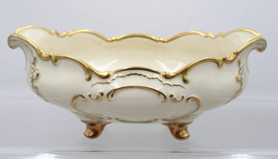 Auktion 370<br>ovale Schale, Hutschenreuther, Abteilung Paul Müller Selb, reliefiert und Goldzier, H-12cm B-30cm T-20cm [1]