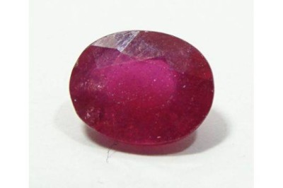 Auktion 370<br>Behandelter Rubin im Ovalschliff, 3,66 ct., 1,2 x 0,8 x 0,5 cm [1]