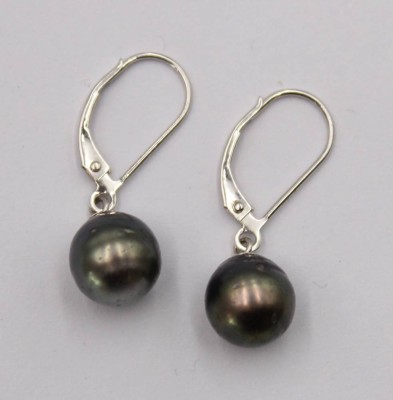 Auktion 370<br>Paar Tahiti Perlen Ohrringe aus Weißgold 585, L. 3 cm, 2,7 Gramm, D. 0,9 cm [1]