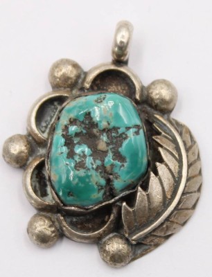 Auktion 370<br>Anhänger aus Silber mit einem echten türkis, Silber ( getestet ), L. 3,5 B. 3,0 cm, 12,4 Gramm [1]